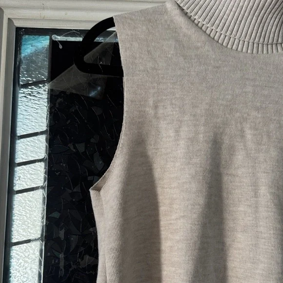 NWT Zara Sleeveless Turtleneck Sweater - Cream - Picture 4 of 9